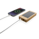 Powerbank solar Sunwick de 8.000 mAh din bambus personalizat cu logo